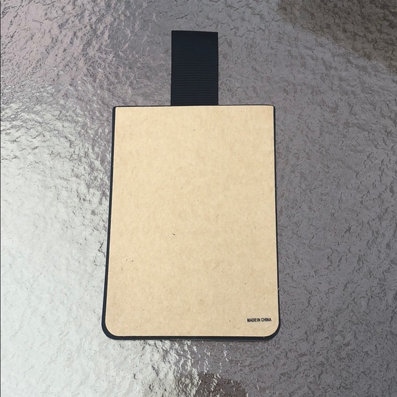 New Credit card wallet adheres to smartphone - Picture 3 of 4